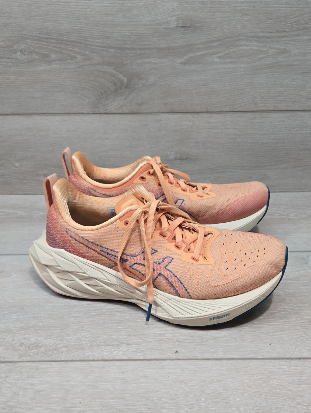 ASICS Women's Novqblast 4 Peach RunX Neutral Running Shoes Athletic Shoes Sz 8